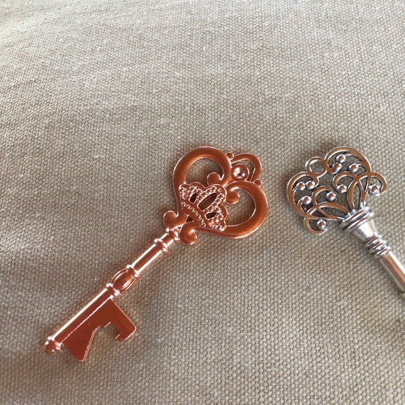 Bundle of 2 Vintage Replica Antique Skeleton Key Bottle Openers - Picture 2 of 4